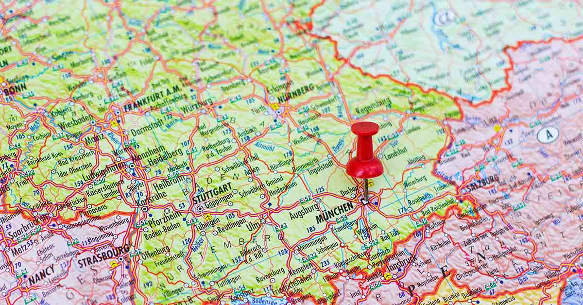 Straßenkarte von Deutschland mit einem roten Pin in München | Immobilienverkauf aus der Ferne